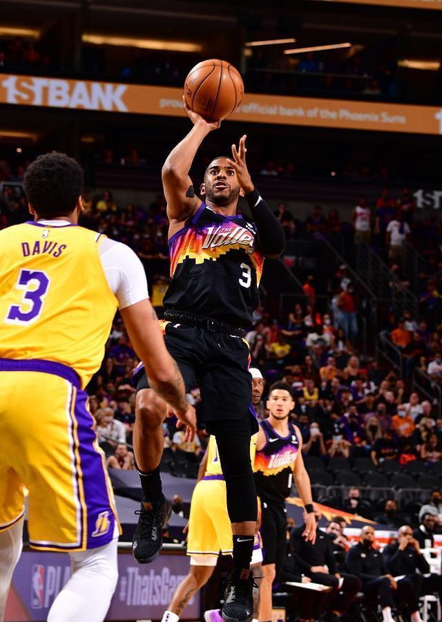 足球面临的 足球面临的