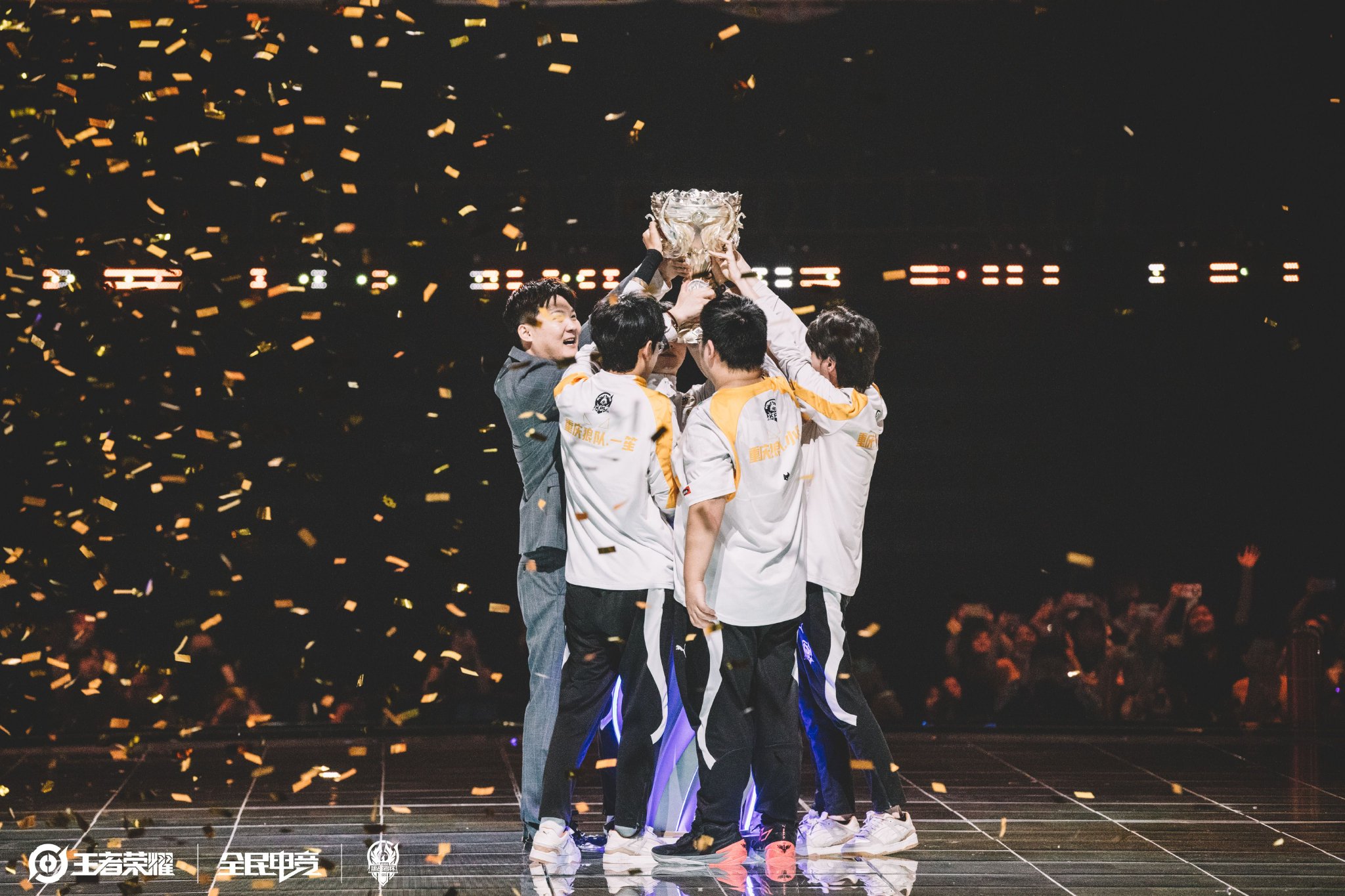 曾效力于西 曾效力于西