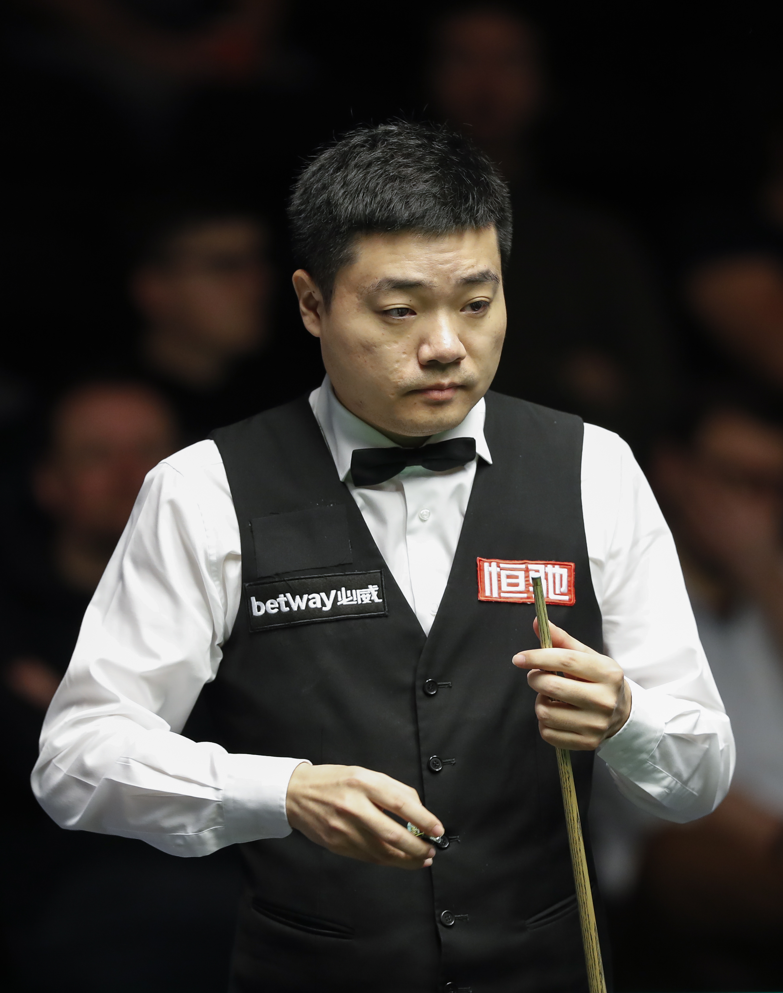 通过这些举 通过这些举