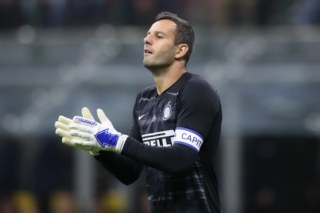 边锋外拉牵 边锋外拉牵